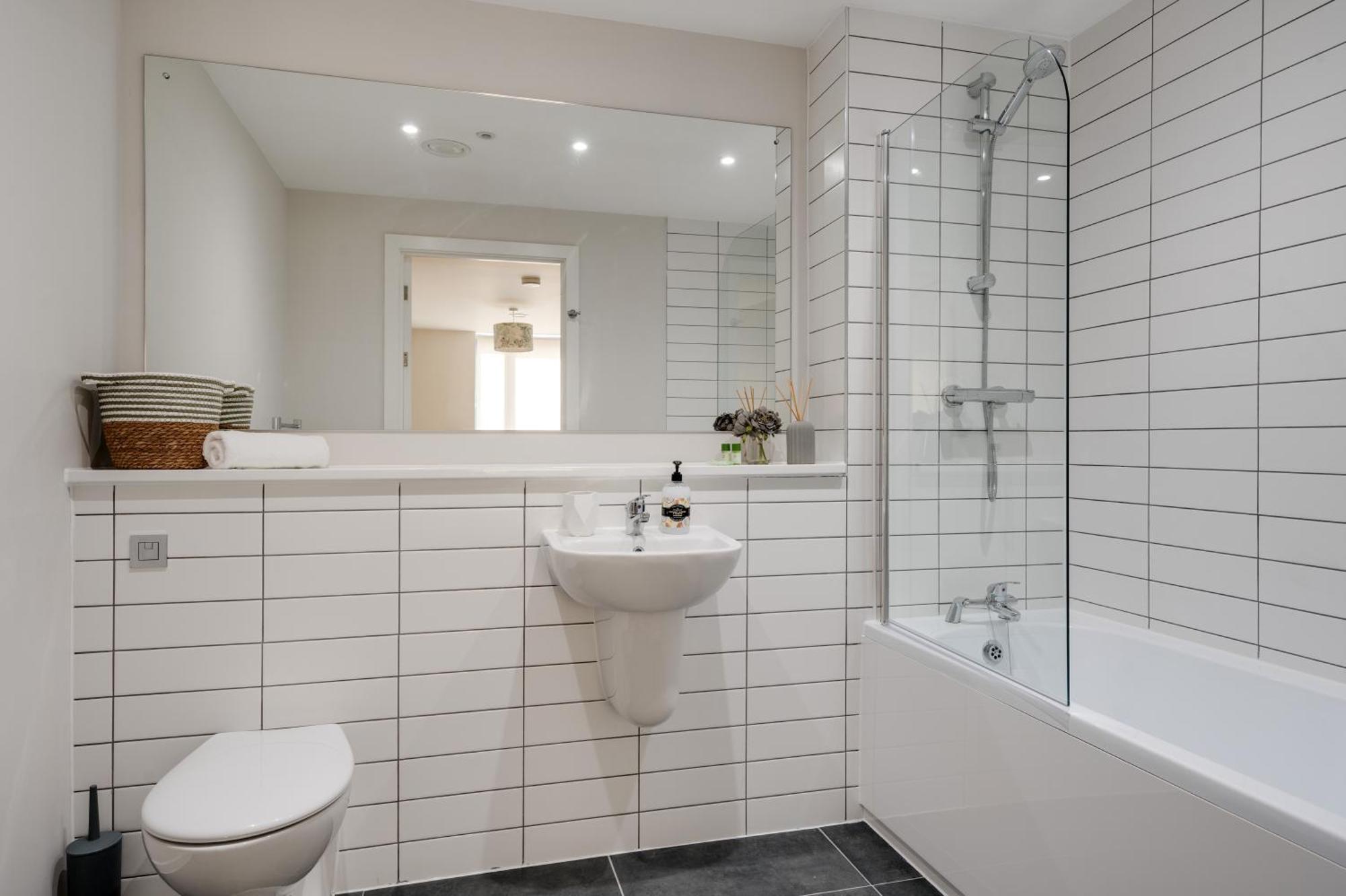 Liverpool City Apartment With Parking & Ev Buitenkant foto